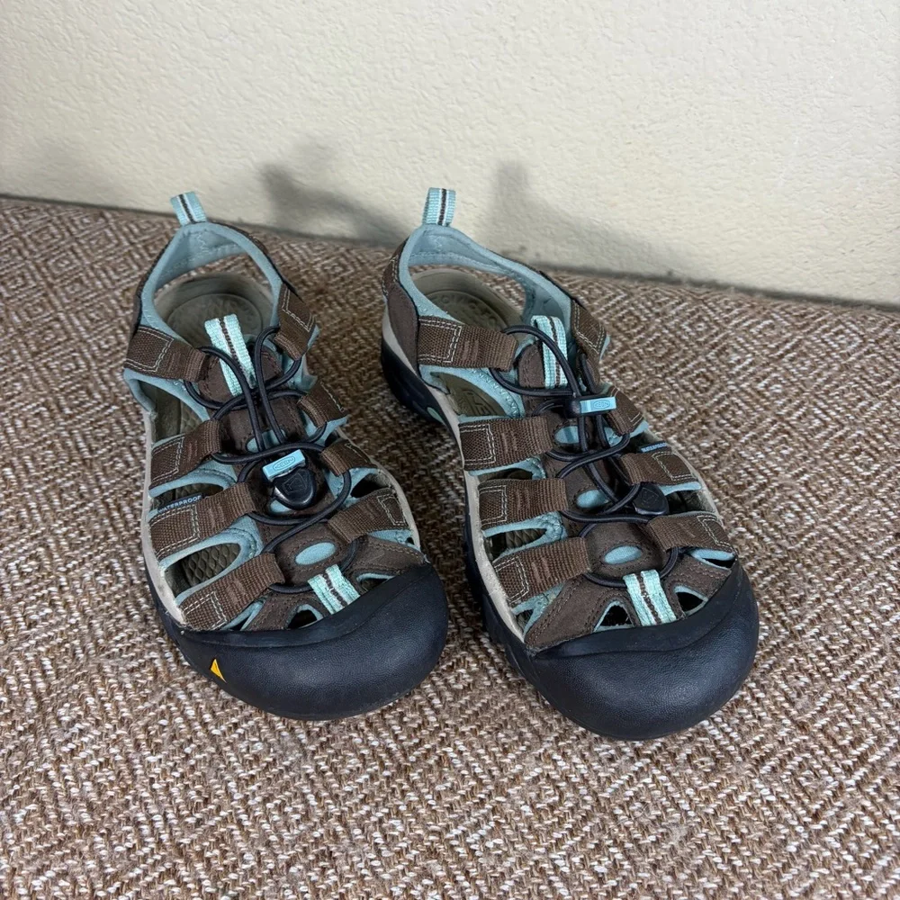 KEEN Women's Newport H2 closed toe hiking sandals in brown Sz 7 Water Gorpcore